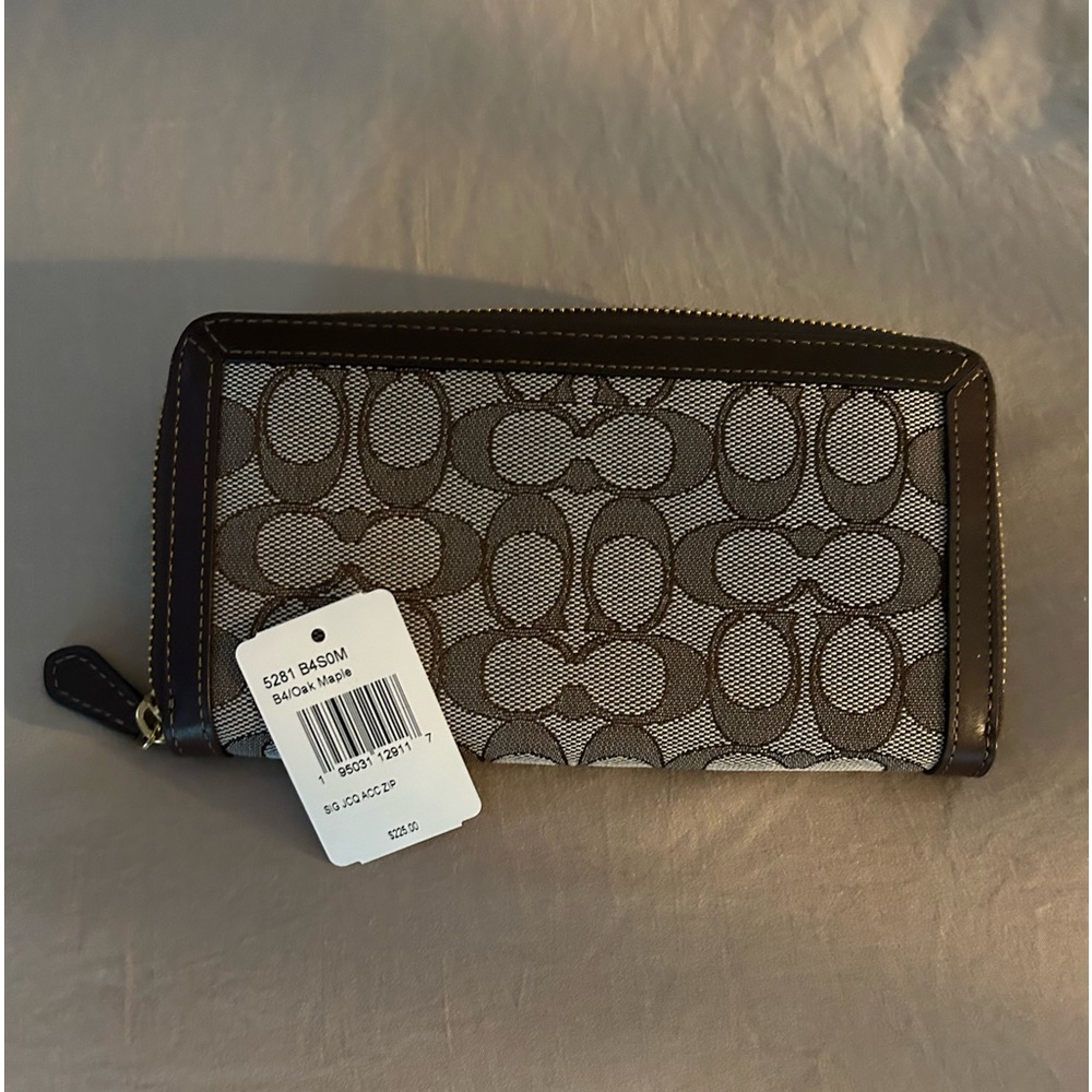 Brand new Coach wallet. Just received but never used.
